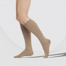 Elastinės medicininės kompresinės kelių kojinės, ypač minkštos, vienlytės. Minkštas