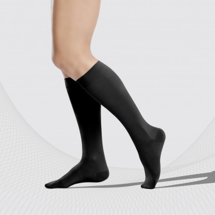 Elastinės medicininės kompresinės kelių kojinės, ypač minkštos, vienlytės. Minkštas