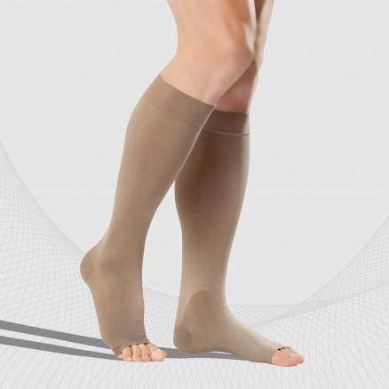 Elastinės medicininės kompresinės kojinės iki kelių, nedengiančios pirštų, tinka vyrams ir moterims. Minkštos